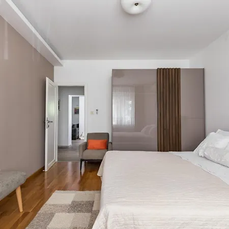 Apartment Top Location 